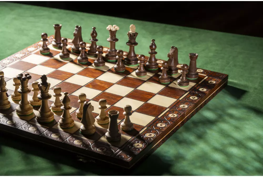 SZACHY SENATOR (42x42cm) - klasyczne drewniane szachy idealne na prezent